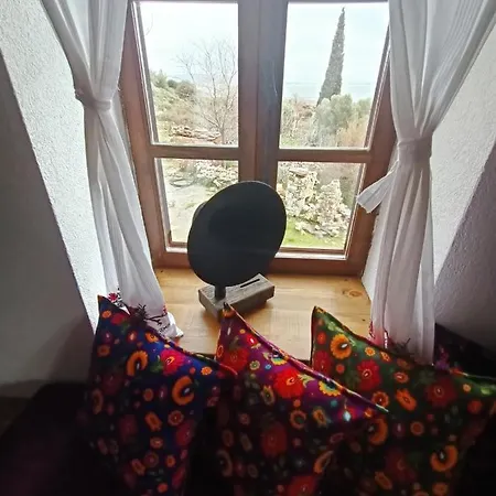 Oda ve Kahvaltı Puli Stone 4*