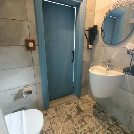 Bed & Breakfast Puli Stone *