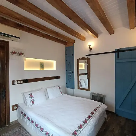 Oda ve Kahvaltı Puli Stone 4*